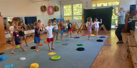 Powiększ grafikę: gimnastyka-z-pedagogiem-686002.jpg