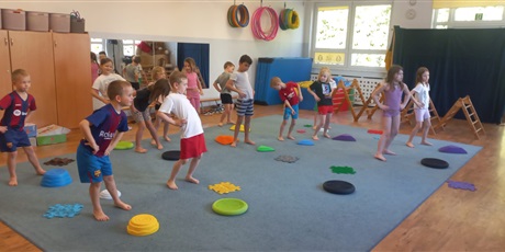 Powiększ grafikę: gimnastyka-z-pedagogiem-686003.jpg