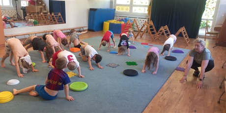 Powiększ grafikę: gimnastyka-z-pedagogiem-686005.jpg