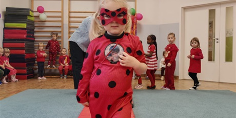 Powiększ grafikę: jesienny-bal-651602.jpg