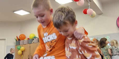 Powiększ grafikę: jesienny-bal-651628.jpg