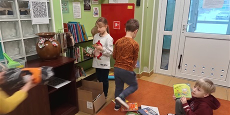 Powiększ grafikę: ksiazkodzielnia-akcja-w-ramach-programu-zielonej-edukacji-gdansk-671228.jpg