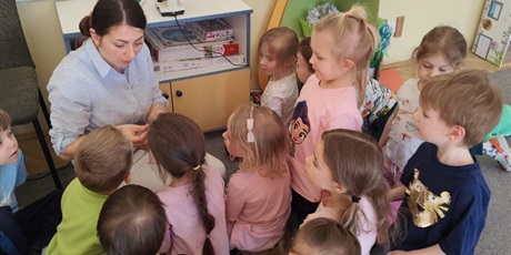 Powiększ grafikę: mali-naukowcy-zajecia-z-mikroskopem-685132.jpg