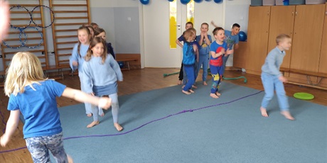 Powiększ grafikę: niebieskie-igrzyska-690494.jpg