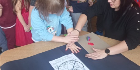 Powiększ grafikę: ogolnopolska-akcja-dziecinstwo-bez-przemocy-652162.jpg