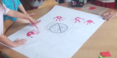 Powiększ grafikę: ogolnopolska-akcja-dziecinstwo-bez-przemocy-652748.jpg