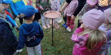 Powiększ grafikę: poidelko-dla-ptakow-i-owadow-w-ramach-programu-zielona-edukacja-692829.jpg
