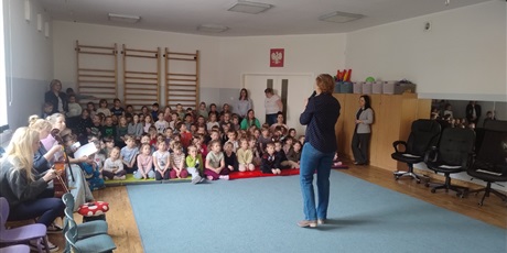 Powiększ grafikę: przedszkolny-konkurs-mam-talent-683738.jpg