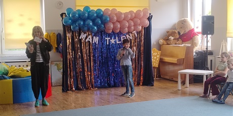 Powiększ grafikę: przedszkolny-konkurs-mam-talent-683772.jpg