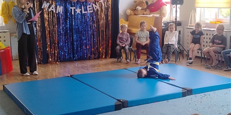 Powiększ grafikę: przedszkolny-konkurs-mam-talent-683782.jpg