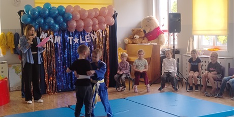 Powiększ grafikę: przedszkolny-konkurs-mam-talent-683784.jpg