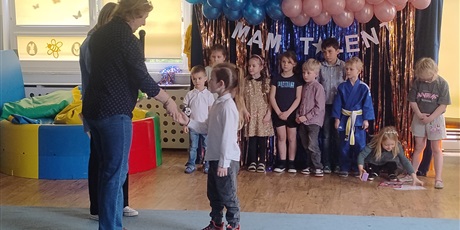 Powiększ grafikę: przedszkolny-konkurs-mam-talent-683795.jpg