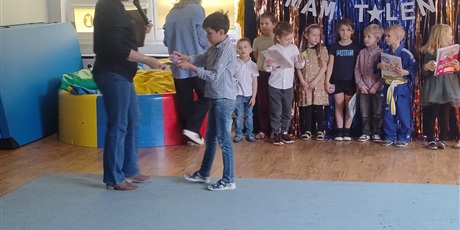 Powiększ grafikę: przedszkolny-konkurs-mam-talent-683798.jpg