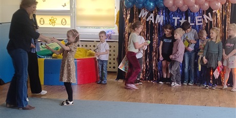 Powiększ grafikę: przedszkolny-konkurs-mam-talent-683800.jpg