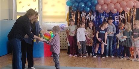 Powiększ grafikę: przedszkolny-konkurs-mam-talent-683803.jpg