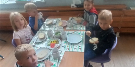 Powiększ grafikę: samodzielne-sniadanie-starszakow-643287.jpg