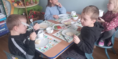 Powiększ grafikę: samodzielne-sniadanie-starszakow-655085.jpg