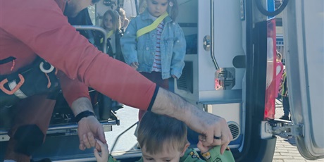 Powiększ grafikę: spotkanie-z-ratownikiem-medycznym-689309.jpg