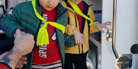 Powiększ grafikę: spotkanie-z-ratownikiem-medycznym-689310.jpg