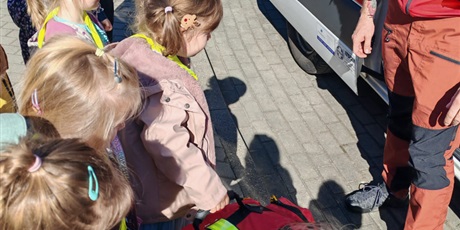 Powiększ grafikę: spotkanie-z-ratownikiem-medycznym-689311.jpg