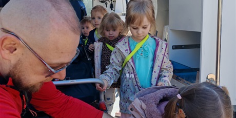 Powiększ grafikę: spotkanie-z-ratownikiem-medycznym-689312.jpg