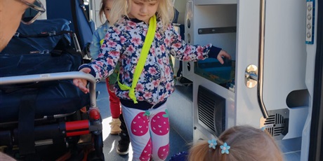 Powiększ grafikę: spotkanie-z-ratownikiem-medycznym-689315.jpg