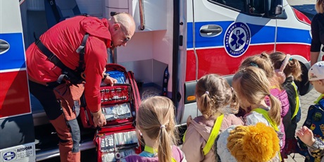 Powiększ grafikę: spotkanie-z-ratownikiem-medycznym-689316.jpg