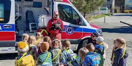 Powiększ grafikę: spotkanie-z-ratownikiem-medycznym-689317.jpg