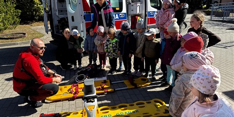 Powiększ grafikę: spotkanie-z-ratownikiem-medycznym-689319.jpg