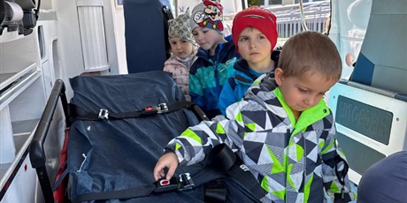 Powiększ grafikę: spotkanie-z-ratownikiem-medycznym-689320.jpg