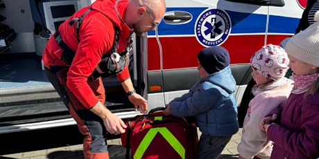 Powiększ grafikę: spotkanie-z-ratownikiem-medycznym-689324.jpg