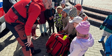 Powiększ grafikę: spotkanie-z-ratownikiem-medycznym-689325.jpg