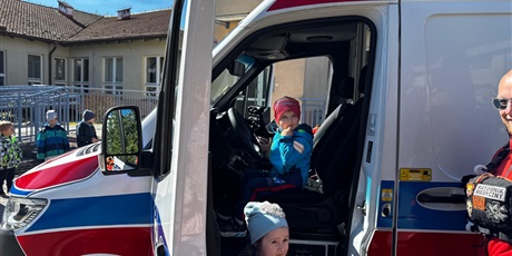 Powiększ grafikę: spotkanie-z-ratownikiem-medycznym-689326.jpg