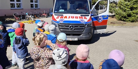 Powiększ grafikę: spotkanie-z-ratownikiem-medycznym-690482.jpg