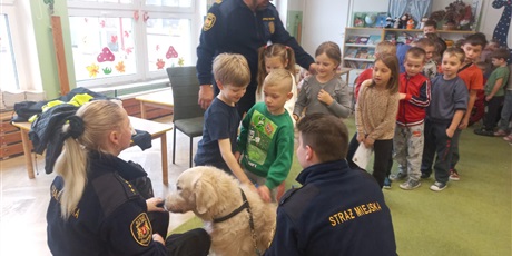 Powiększ grafikę: spotkanie-ze-straza-miejska-656886.jpg