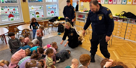 Powiększ grafikę: spotkanie-ze-straza-miejska-656896.jpg