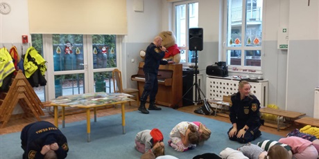 Powiększ grafikę: spotkanie-ze-straza-miejska-cz-2-uwazaj-dzikie-zwierzeta-w-miescie-659577.jpg