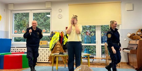 Powiększ grafikę: spotkanie-ze-straza-miejska-cz-2-uwazaj-dzikie-zwierzeta-w-miescie-659589.jpg