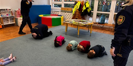 Powiększ grafikę: spotkanie-ze-straza-miejska-cz-2-uwazaj-dzikie-zwierzeta-w-miescie-659593.jpg