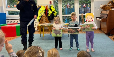 Powiększ grafikę: spotkanie-ze-straza-miejska-cz-2-uwazaj-dzikie-zwierzeta-w-miescie-659594.jpg