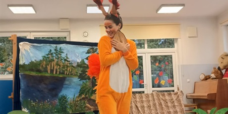 Powiększ grafikę: teatrzyk-przygody-wiewiorki-lesnej-zagubiony-skarb-655093.jpg