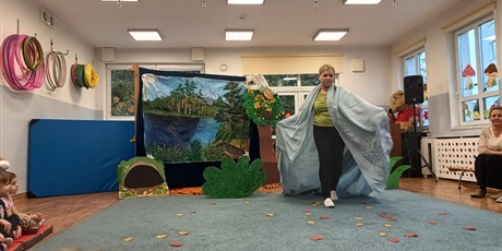 Powiększ grafikę: teatrzyk-przygody-wiewiorki-lesnej-zagubiony-skarb-655100.jpg