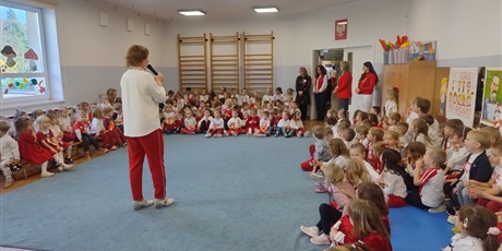 Powiększ grafikę: uroczysty-apel-z-okazji-swieta-niepodleglosci-653578.jpg