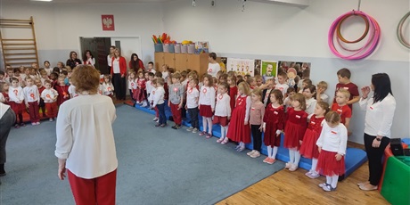 Powiększ grafikę: uroczysty-apel-z-okazji-swieta-niepodleglosci-653579.jpg