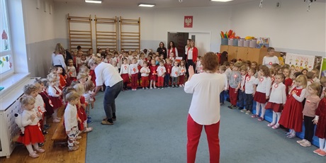 Powiększ grafikę: uroczysty-apel-z-okazji-swieta-niepodleglosci-653580.jpg