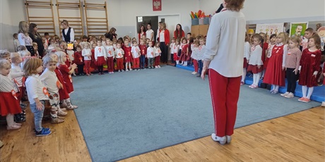 Powiększ grafikę: uroczysty-apel-z-okazji-swieta-niepodleglosci-653581.jpg