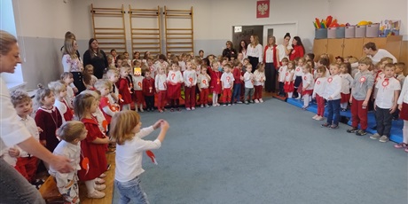 Powiększ grafikę: uroczysty-apel-z-okazji-swieta-niepodleglosci-653583.jpg