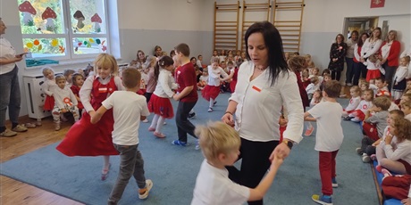 Powiększ grafikę: uroczysty-apel-z-okazji-swieta-niepodleglosci-653596.jpg