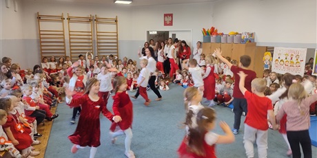 Powiększ grafikę: uroczysty-apel-z-okazji-swieta-niepodleglosci-653599.jpg