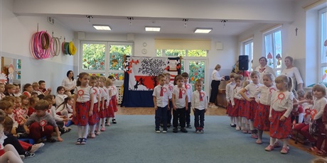 Powiększ grafikę: uroczysty-apel-z-okazji-swieta-niepodleglosci-653601.jpg